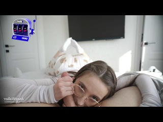 teaches how to play chess